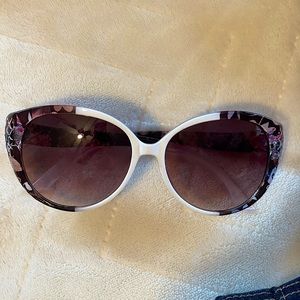 Jessica Simpson sunglasses